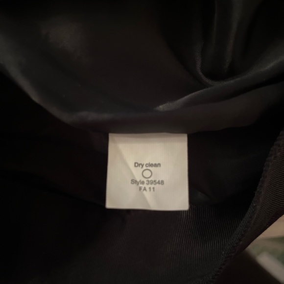 Gorgeous Lace Overlay No. 2 Pencil Skirt from J. Crew in Size 6 - Picture 6 of 7